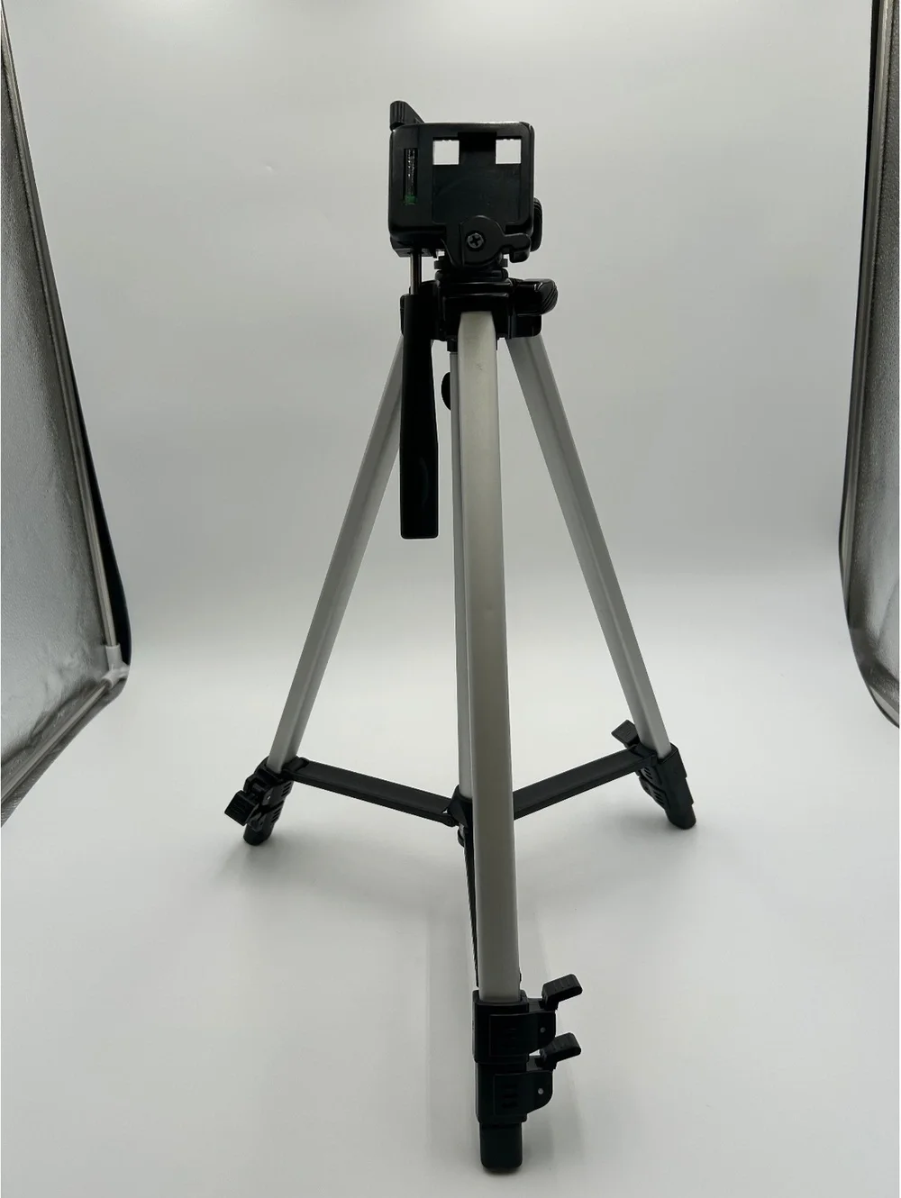 Adjustable Aluminum Camera Tripod with Leveling Bubble